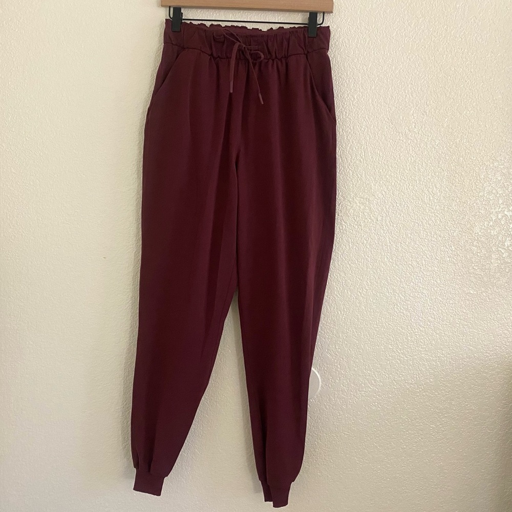 Lululemon Stretch High-Rise Jogger Burgundy